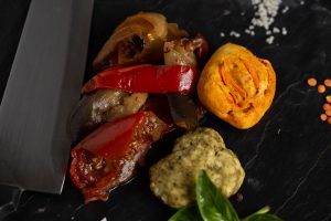 Traiteur : plat de légumes et amuses bouches